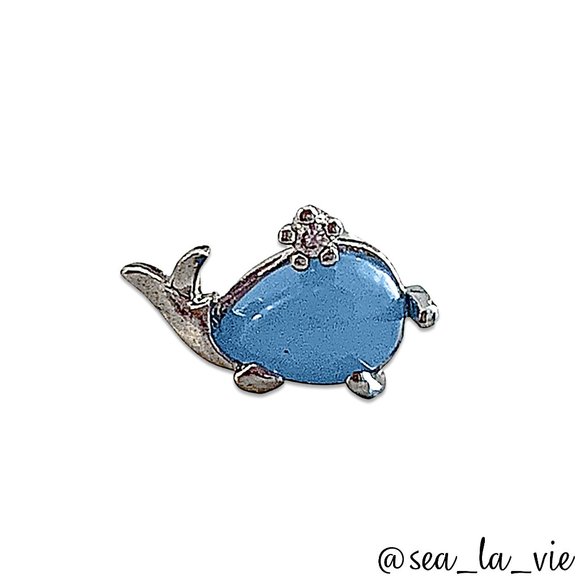 Sea La Vie Jewelry - Spouting Whale Single Jeweled Cartilage Earring